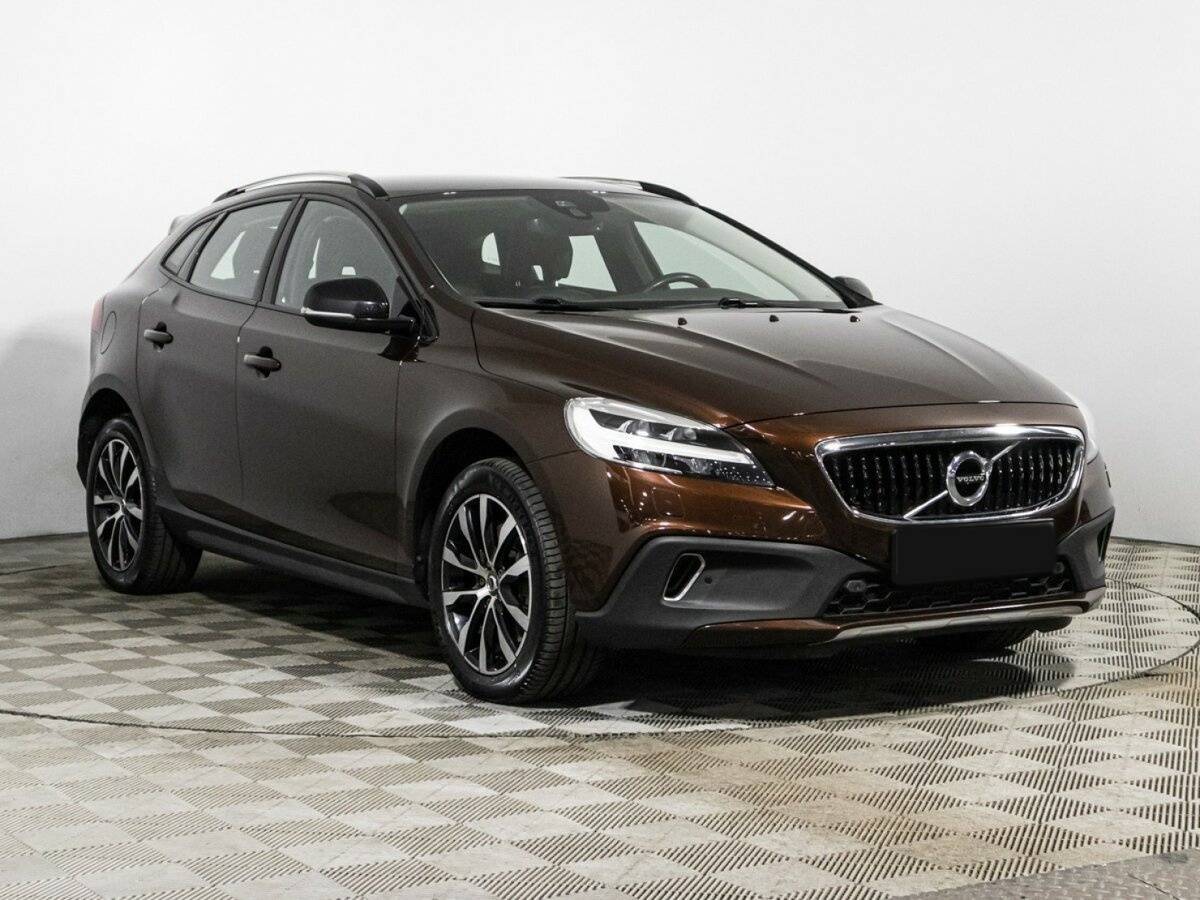 Volvo V40 Cross Country с пробегом — 2019 год. Фото: #2
