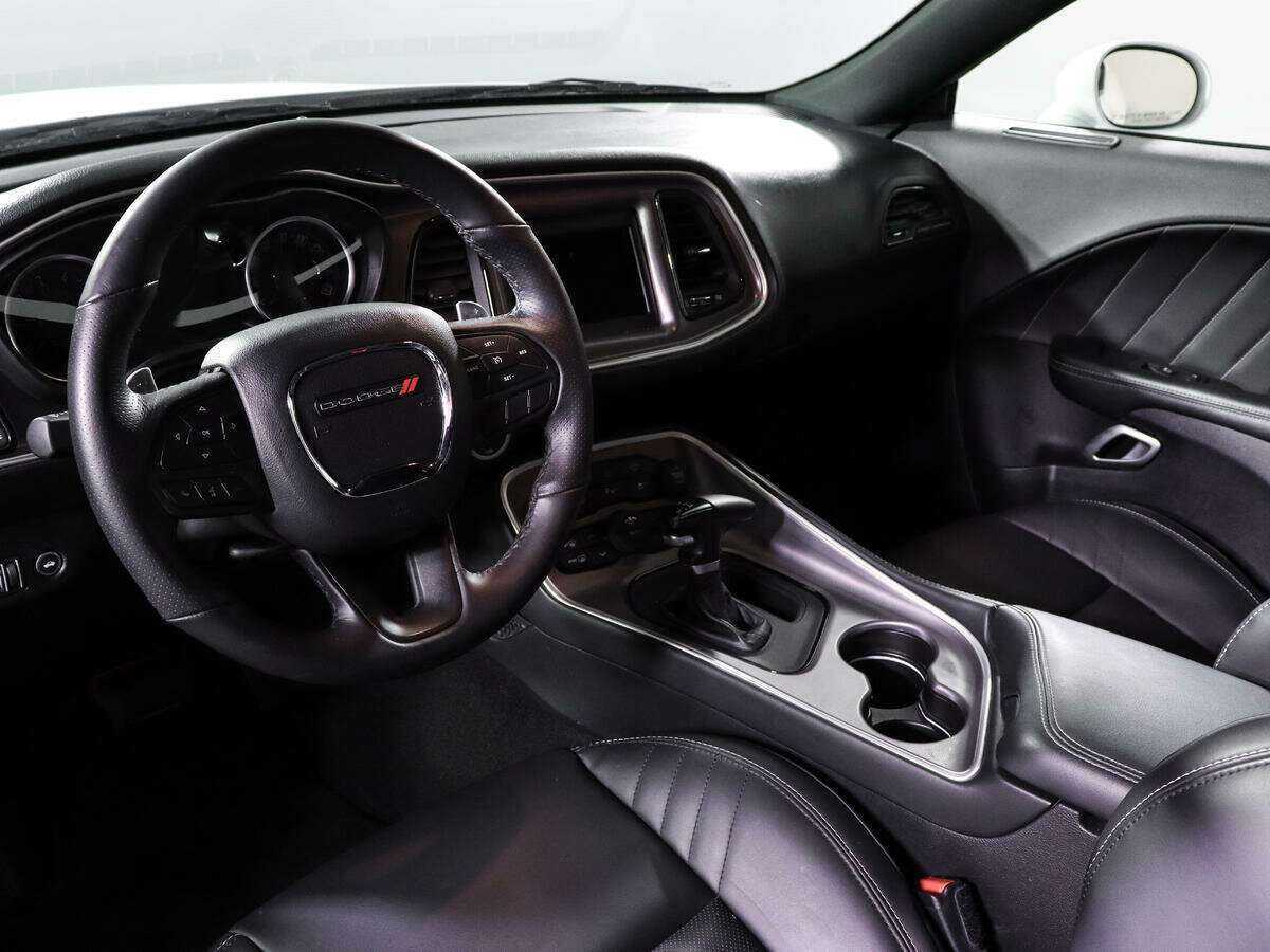 Dodge Challenger с пробегом — 2022 год. Фото: #11