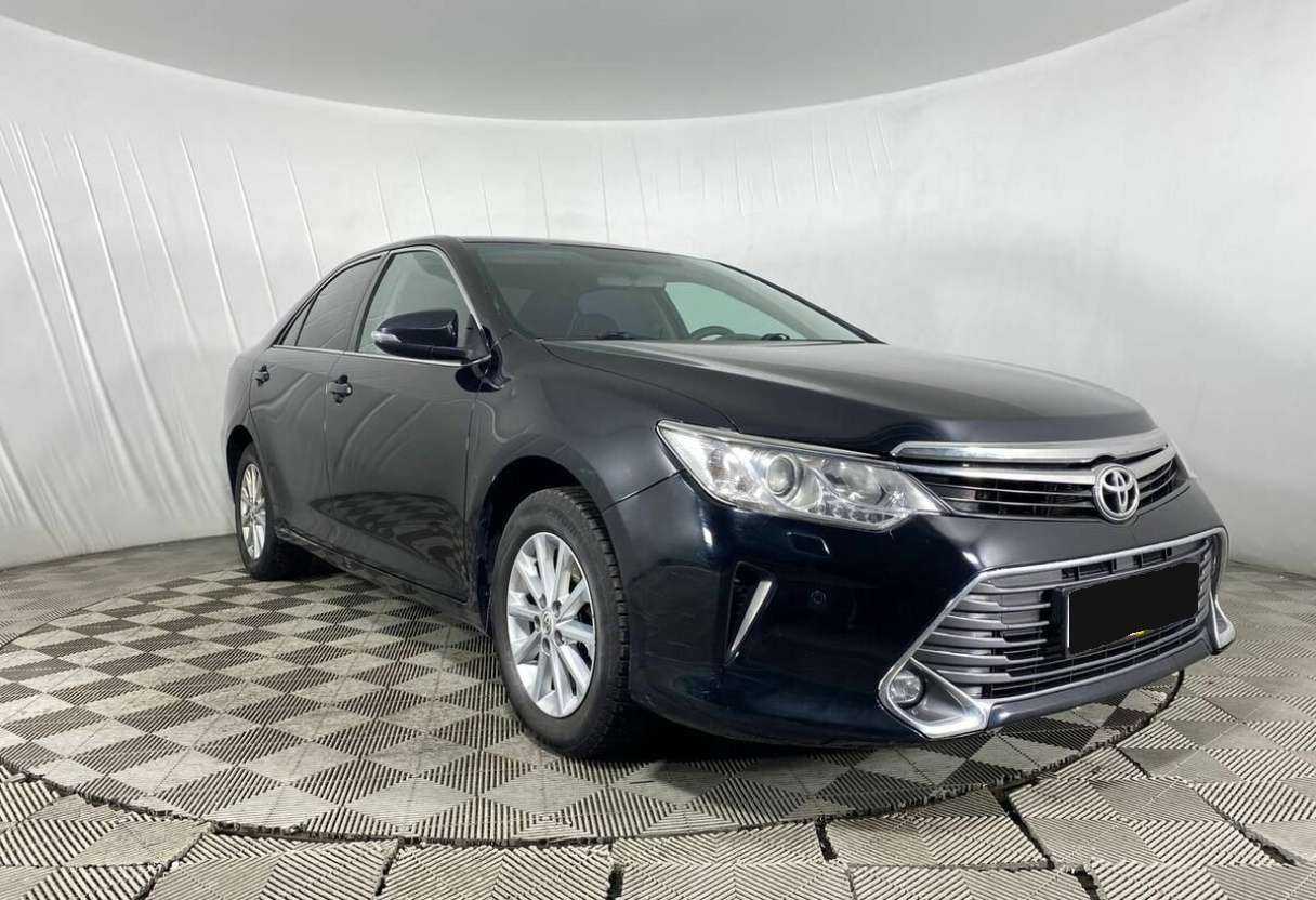 Toyota Camry с пробегом — 2017 год. Фото: #2