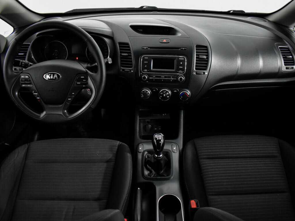 Kia Cerato с пробегом — 2015 год. Фото: #11
