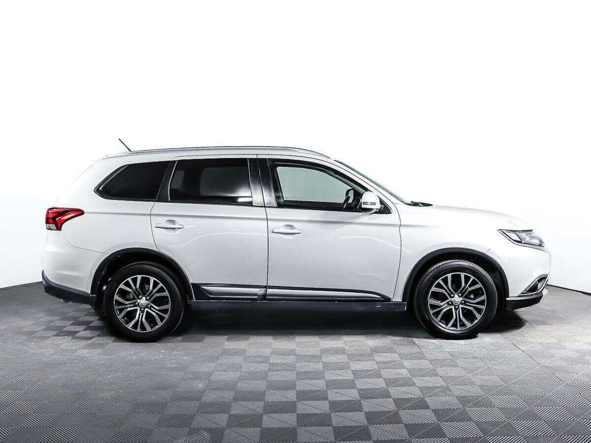 Mitsubishi Outlander с пробегом — 2016 год. Фото: #2