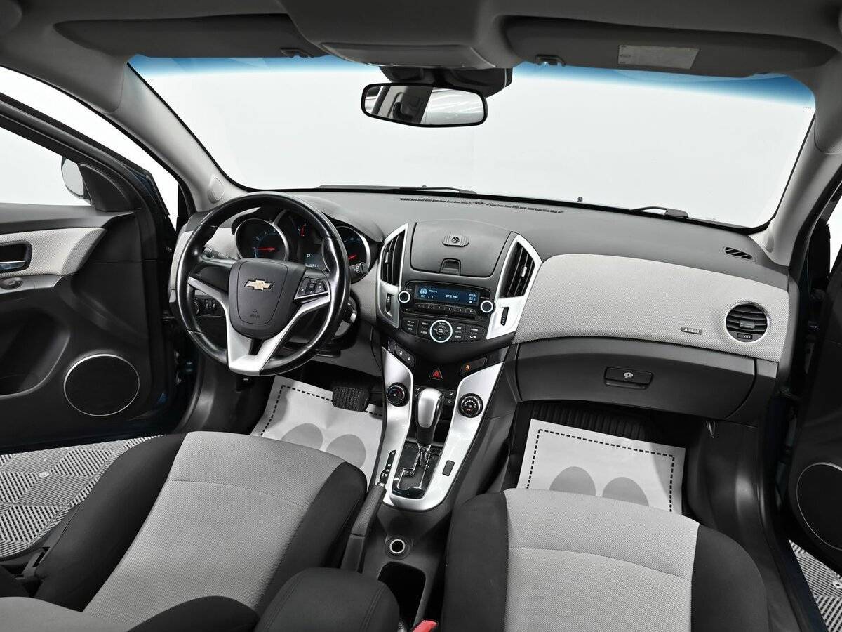 Chevrolet Cruze с пробегом — 2012 год. Фото: #10