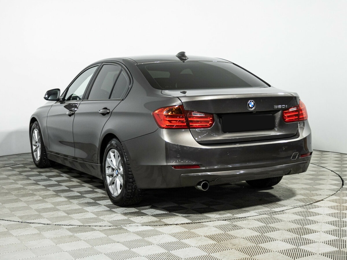 BMW 3 серии с пробегом — 2015 год. Фото: #6