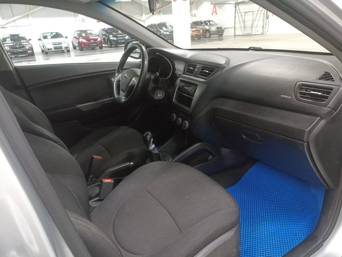 Kia Rio с пробегом — 2015 год. Фото: #10