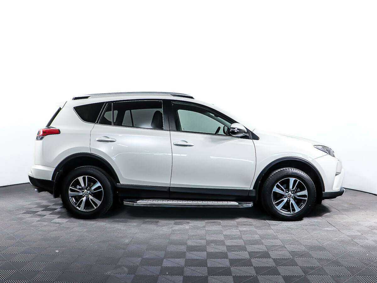 Toyota RAV4 с пробегом — 2018 год. Фото: #3
