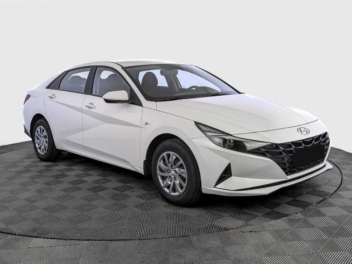 Hyundai Elantra с пробегом — 2021 год. Фото: #2