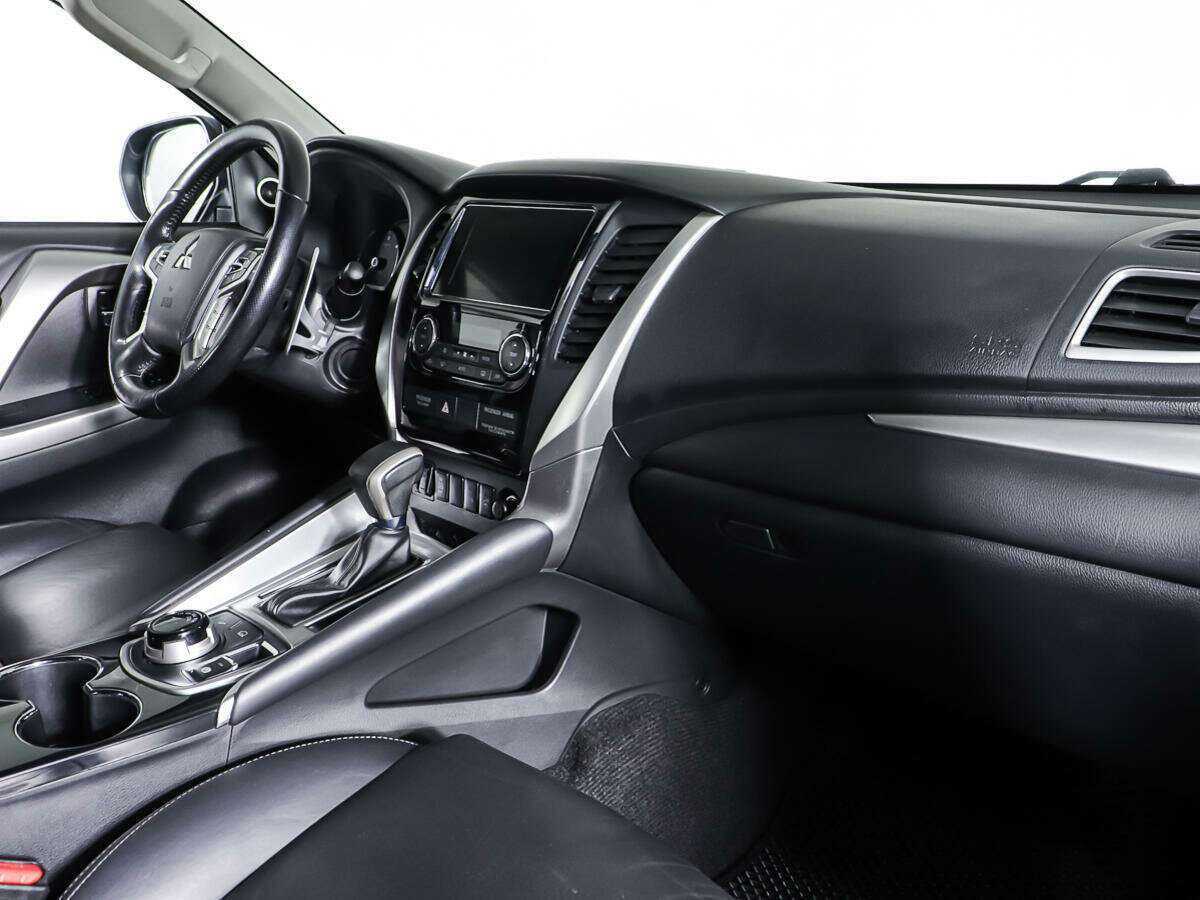 Mitsubishi Pajero Sport с пробегом — 2019 год. Фото: #10