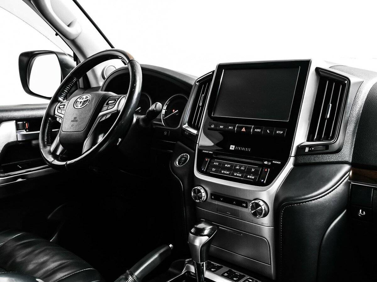Toyota Land Cruiser с пробегом — 2015 год. Фото: #8