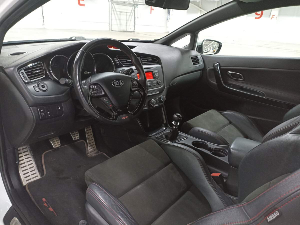 Kia Ceed GT с пробегом — 2014 год. Фото: #15