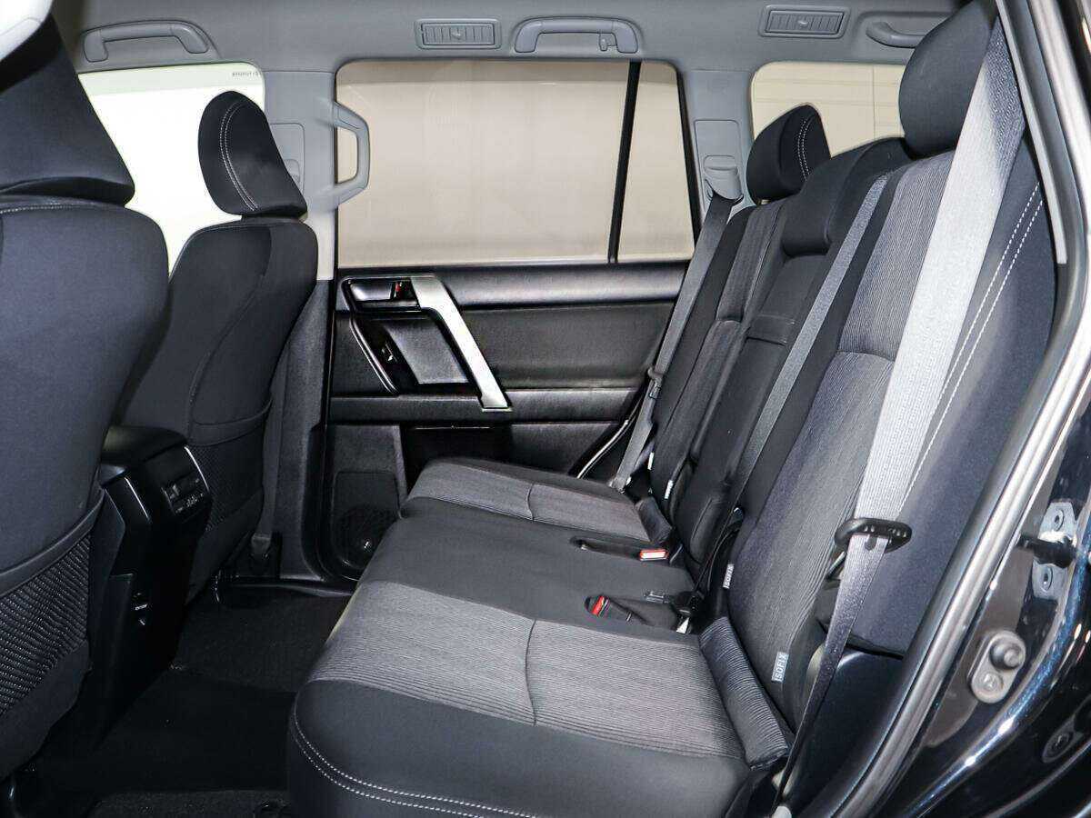 Toyota Land Cruiser Prado с пробегом — 2017 год. Фото: #9