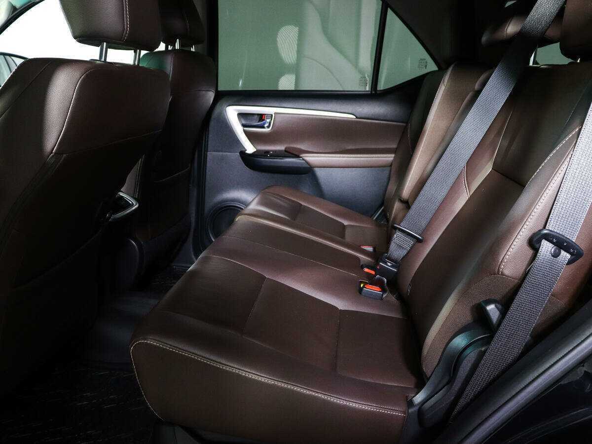 Toyota Fortuner с пробегом — 2017 год. Фото: #7