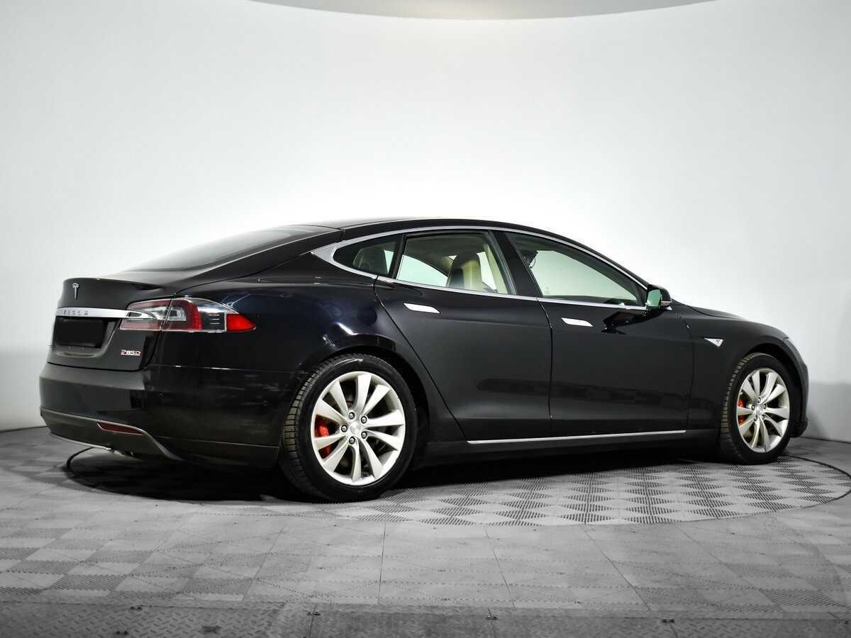Tesla Model S с пробегом — 2015 год. Фото: #3