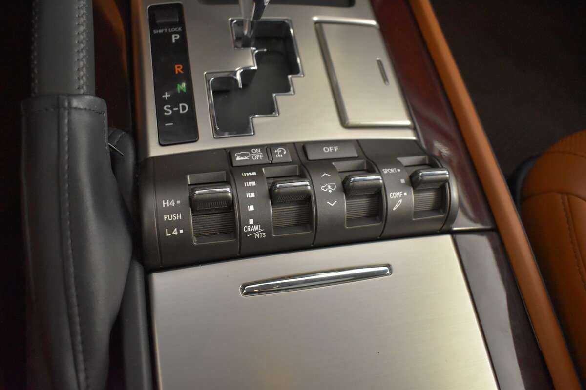 Lexus LX с пробегом — 2013 год. Фото: #17