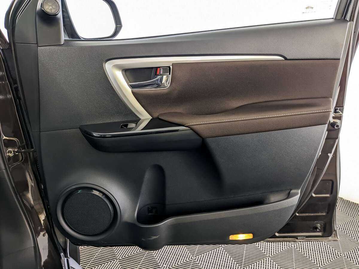 Toyota Fortuner с пробегом — 2018 год. Фото: #19