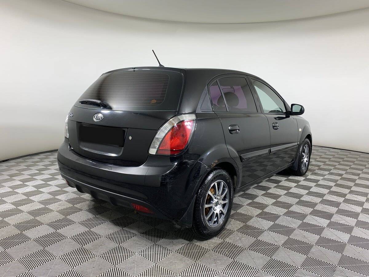 Kia Rio с пробегом — 2010 год. Фото: #4