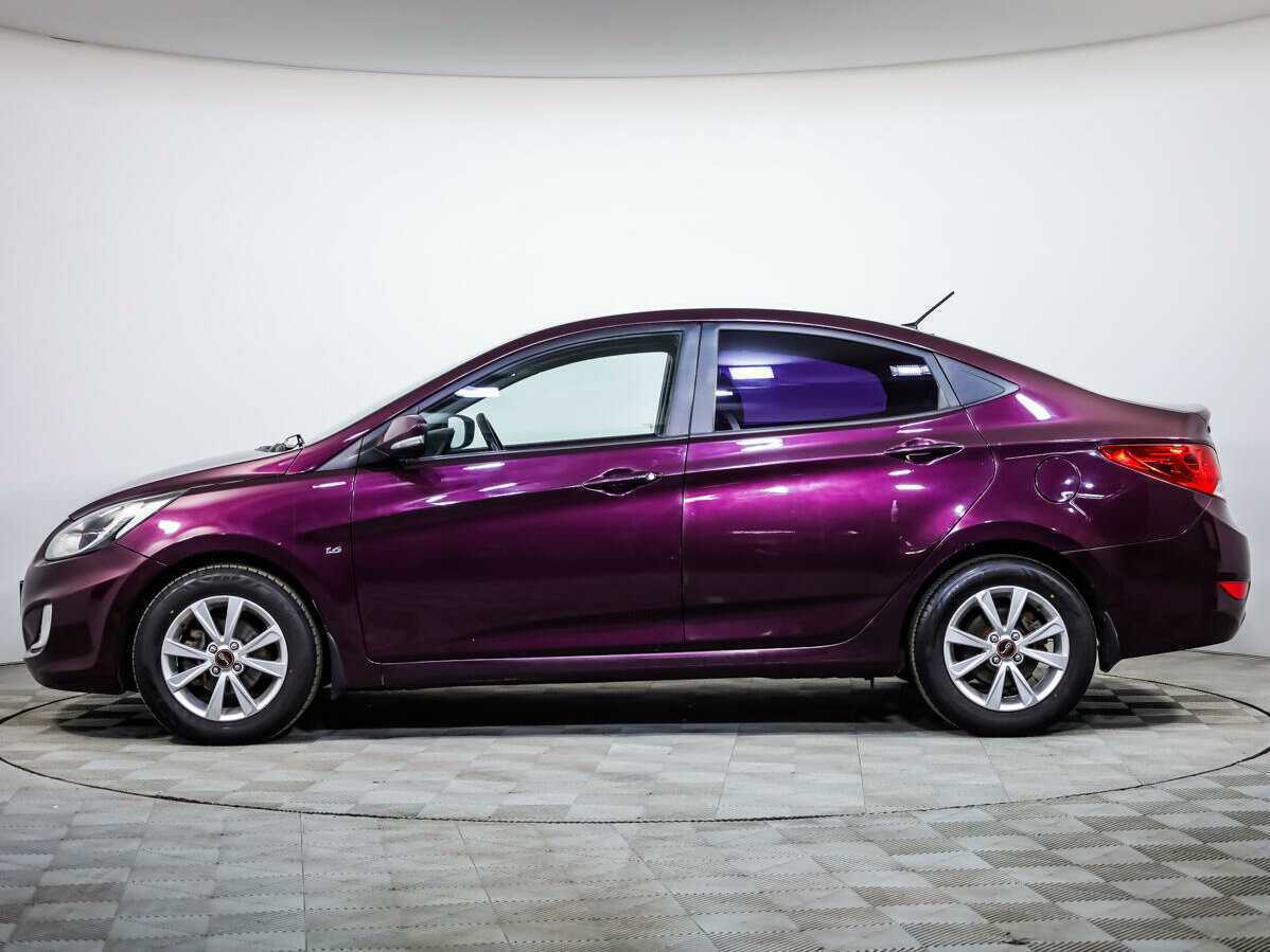 Hyundai Solaris с пробегом — 2012 год. Фото: #6