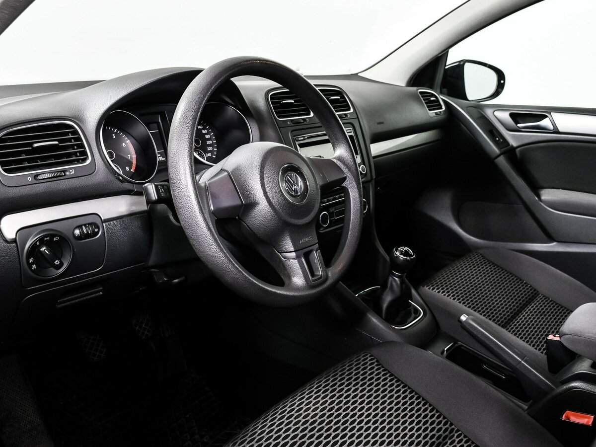 Volkswagen Golf с пробегом — 2010 год. Фото: #11