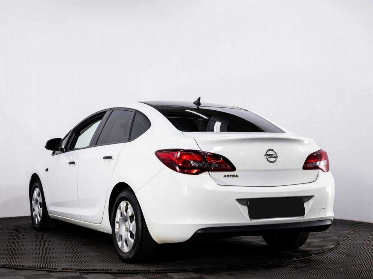 Opel Astra с пробегом — 2013 год. Фото: #3