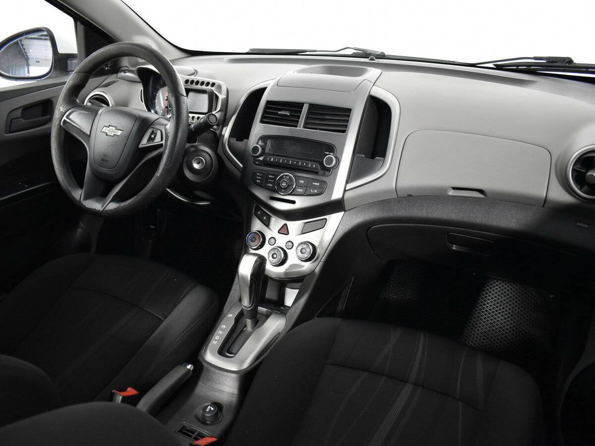 Chevrolet Aveo с пробегом — 2013 год. Фото: #9