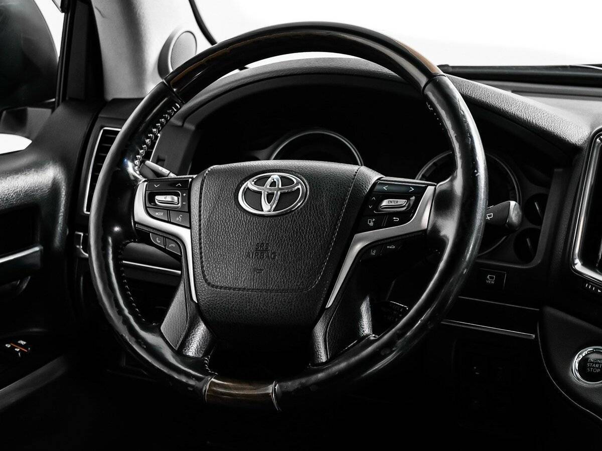 Toyota Land Cruiser с пробегом — 2015 год. Фото: #12