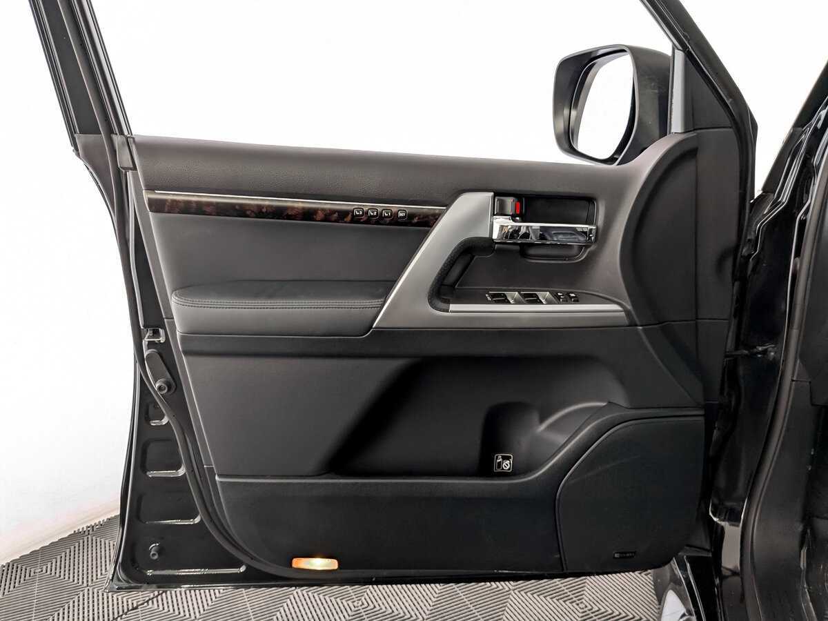 Toyota Land Cruiser с пробегом — 2014 год. Фото: #18