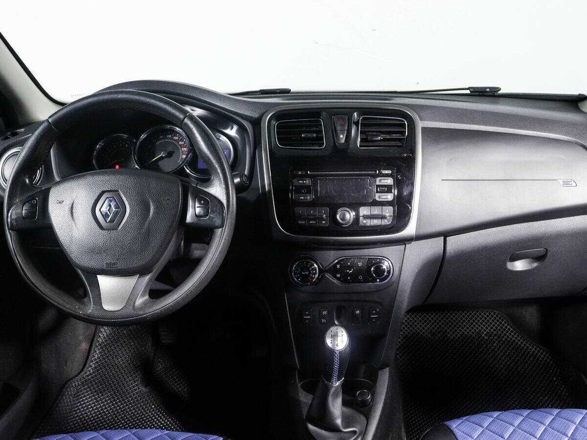 Renault Sandero с пробегом — 2015 год. Фото: #9
