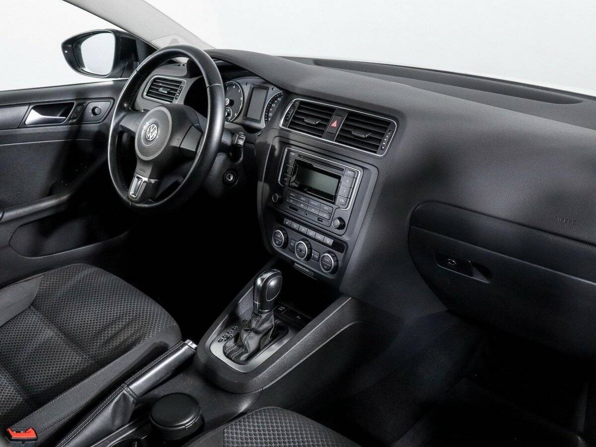 Volkswagen Jetta с пробегом — 2014 год. Фото: #6