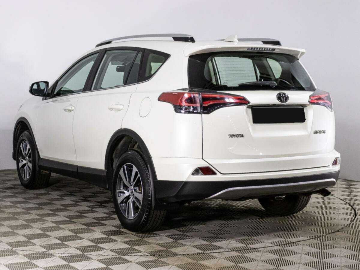 Toyota RAV4 с пробегом — 2017 год. Фото: #6