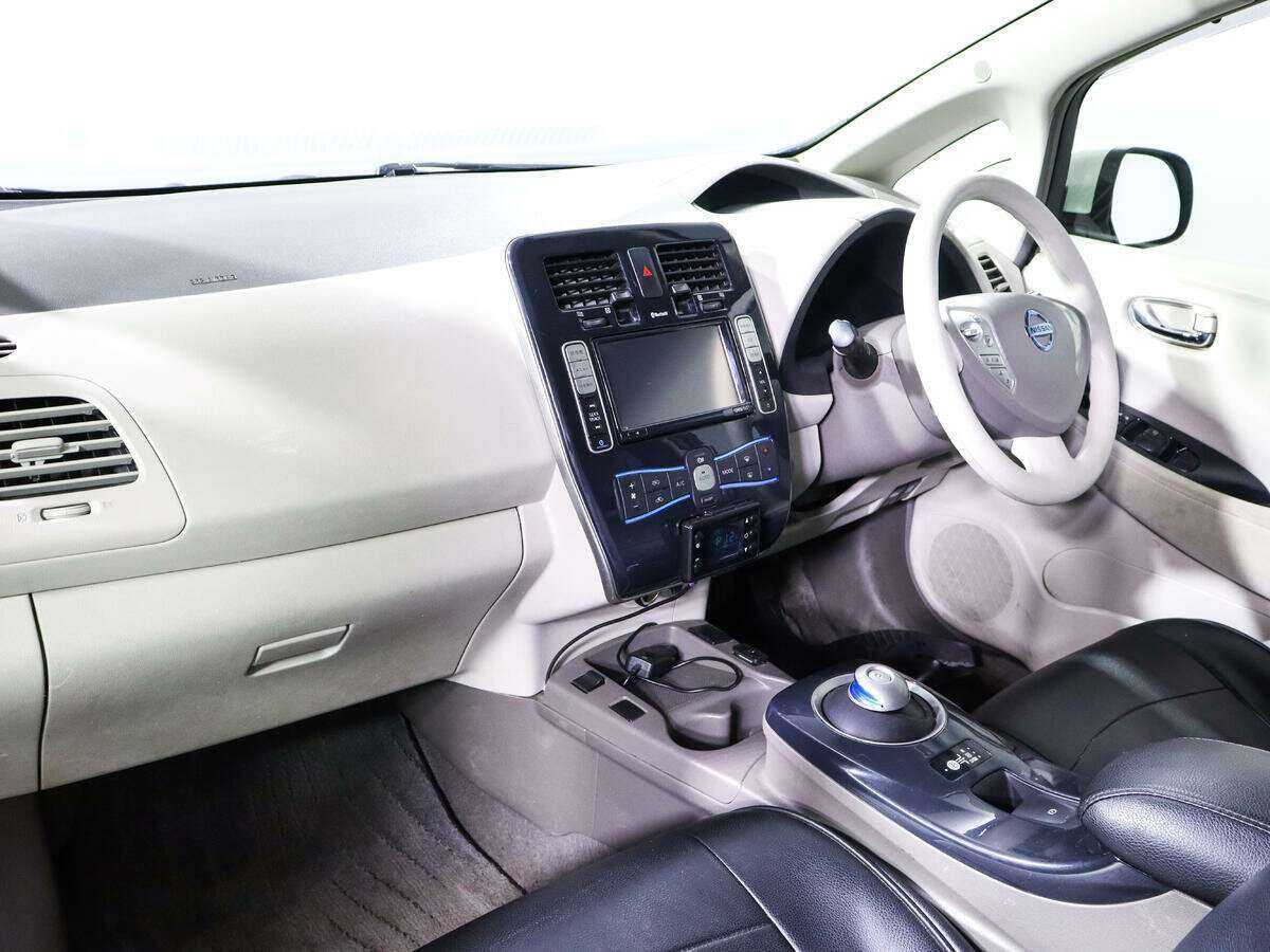 Nissan Leaf с пробегом — 2011 год. Фото: #6