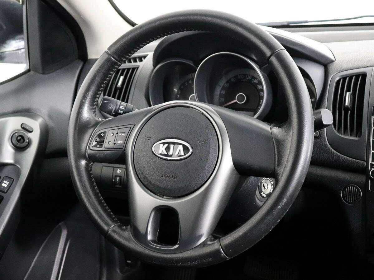 Kia Cerato с пробегом — 2010 год. Фото: #12