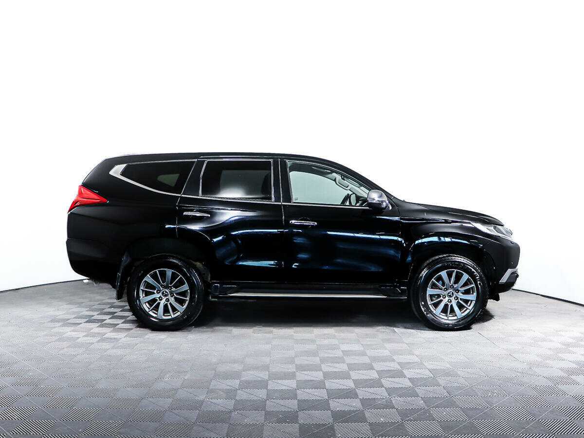 Mitsubishi Pajero Sport с пробегом — 2016 год. Фото: #3