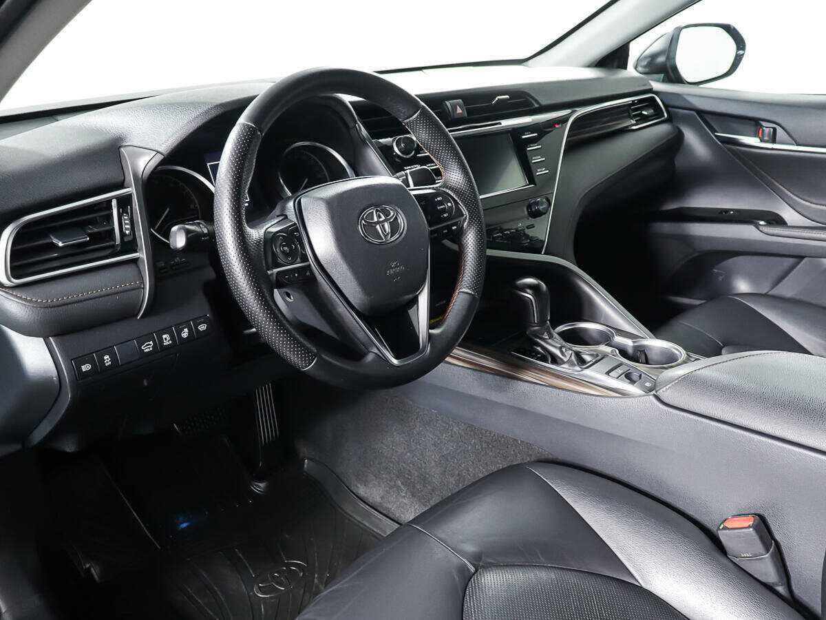 Toyota Camry с пробегом — 2019 год. Фото: #11