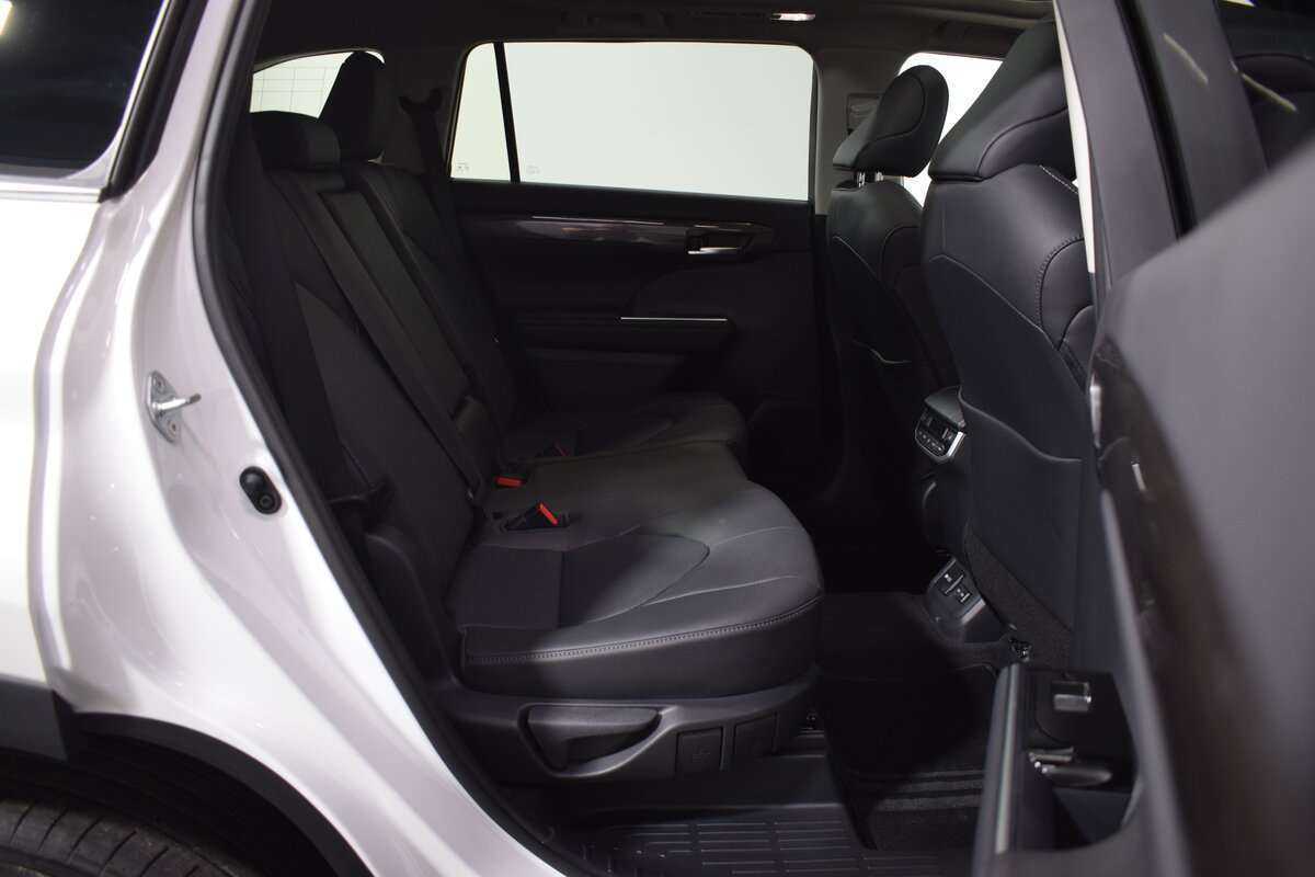 Toyota Highlander с пробегом — 2023 год. Фото: #20