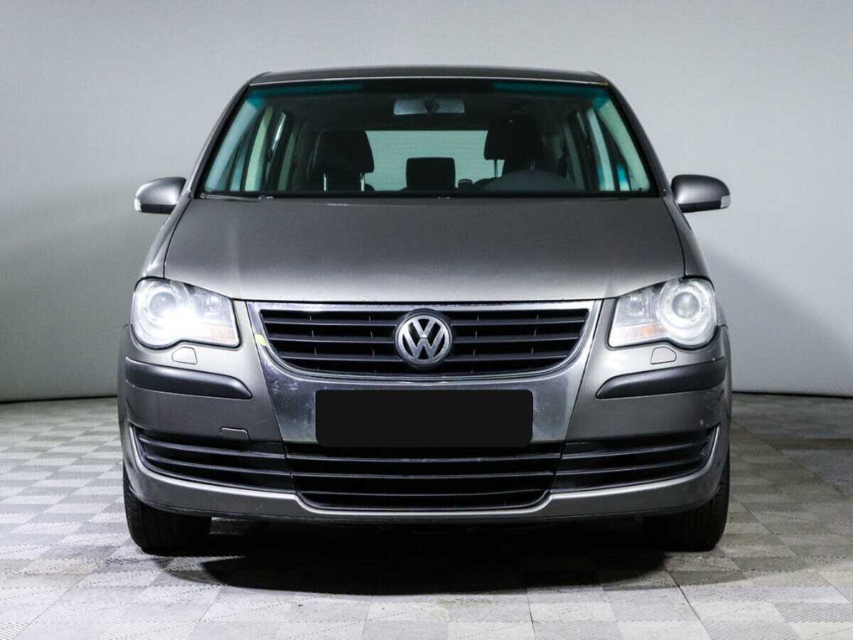 Volkswagen Touran с пробегом — 2008 год. Фото: #1