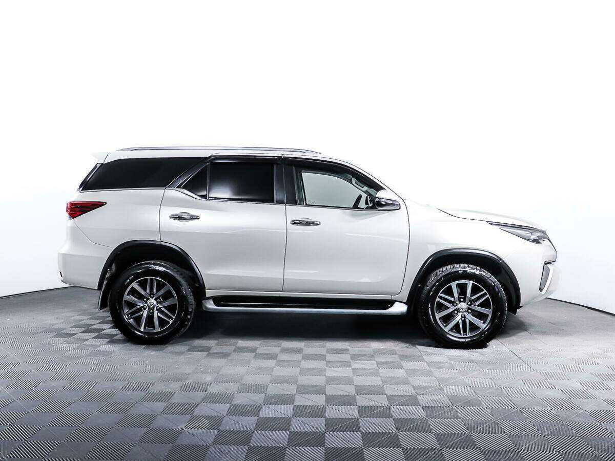 Toyota Fortuner с пробегом — 2017 год. Фото: #3
