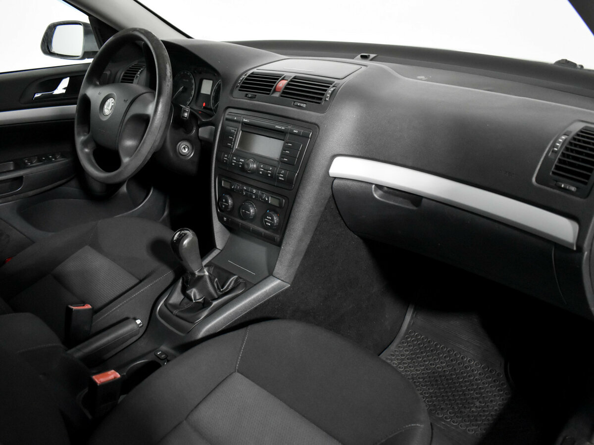 Skoda Octavia с пробегом — 2008 год. Фото: #12