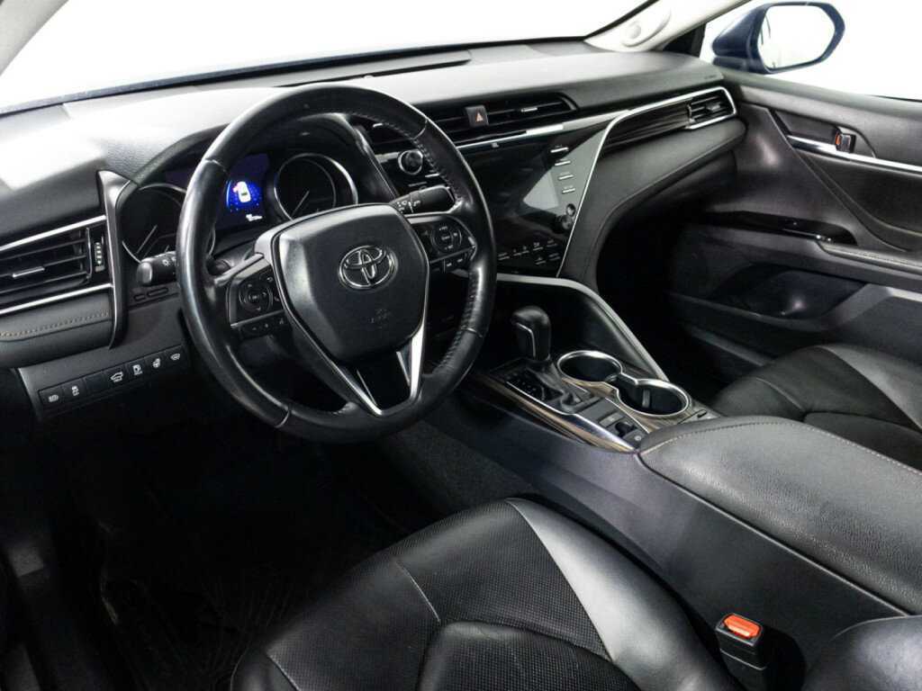 Toyota Camry с пробегом — 2019 год. Фото: #10