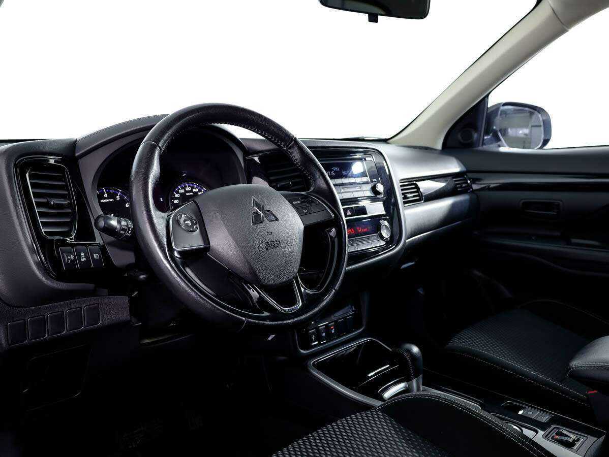 Mitsubishi Outlander с пробегом — 2018 год. Фото: #10