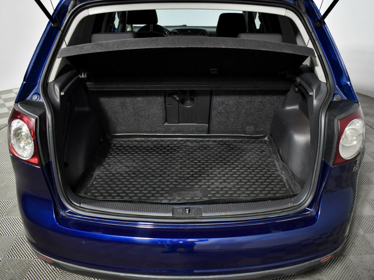 Volkswagen Golf Plus с пробегом — 2008 год. Фото: #19