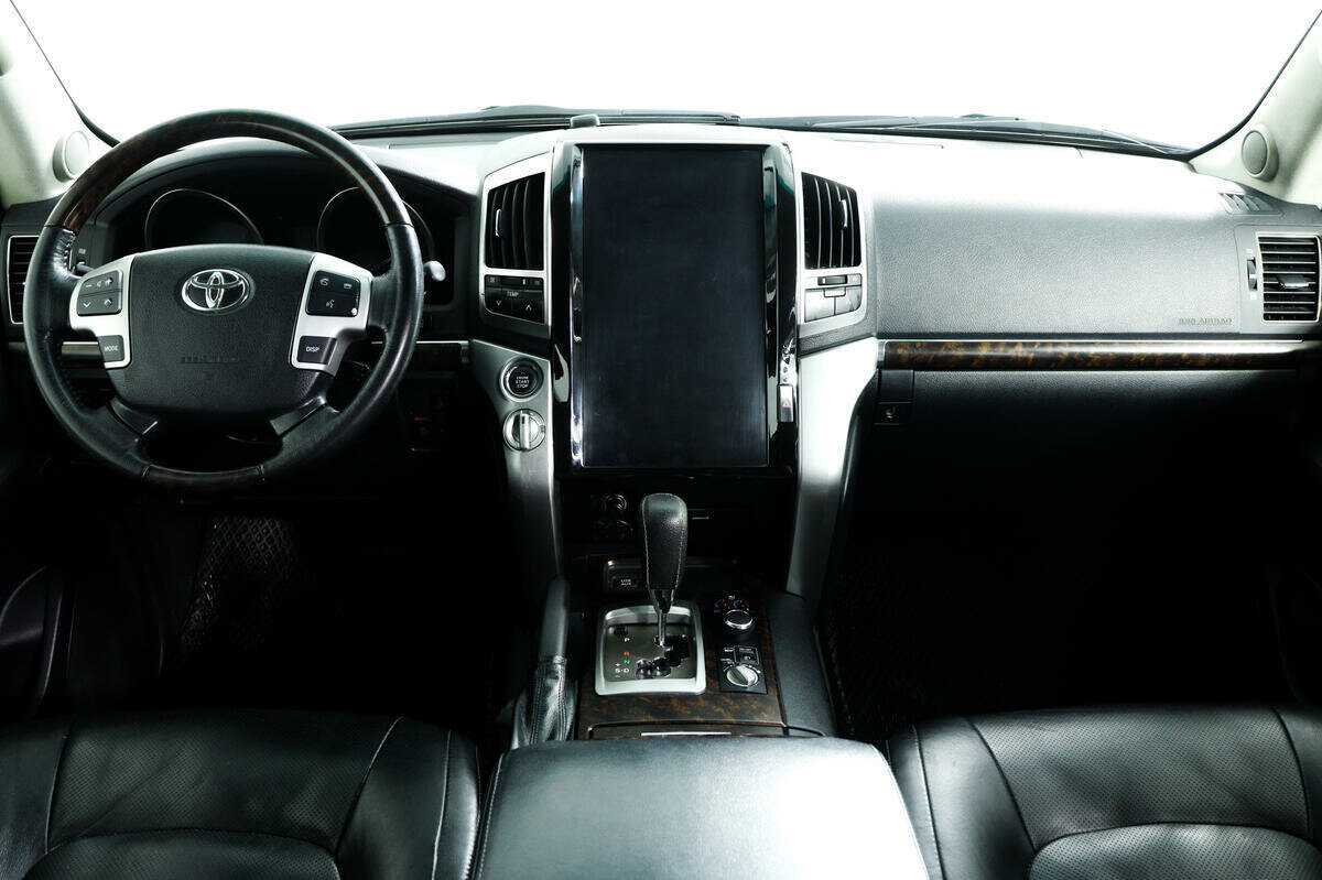 Toyota Land Cruiser с пробегом — 2013 год. Фото: #8
