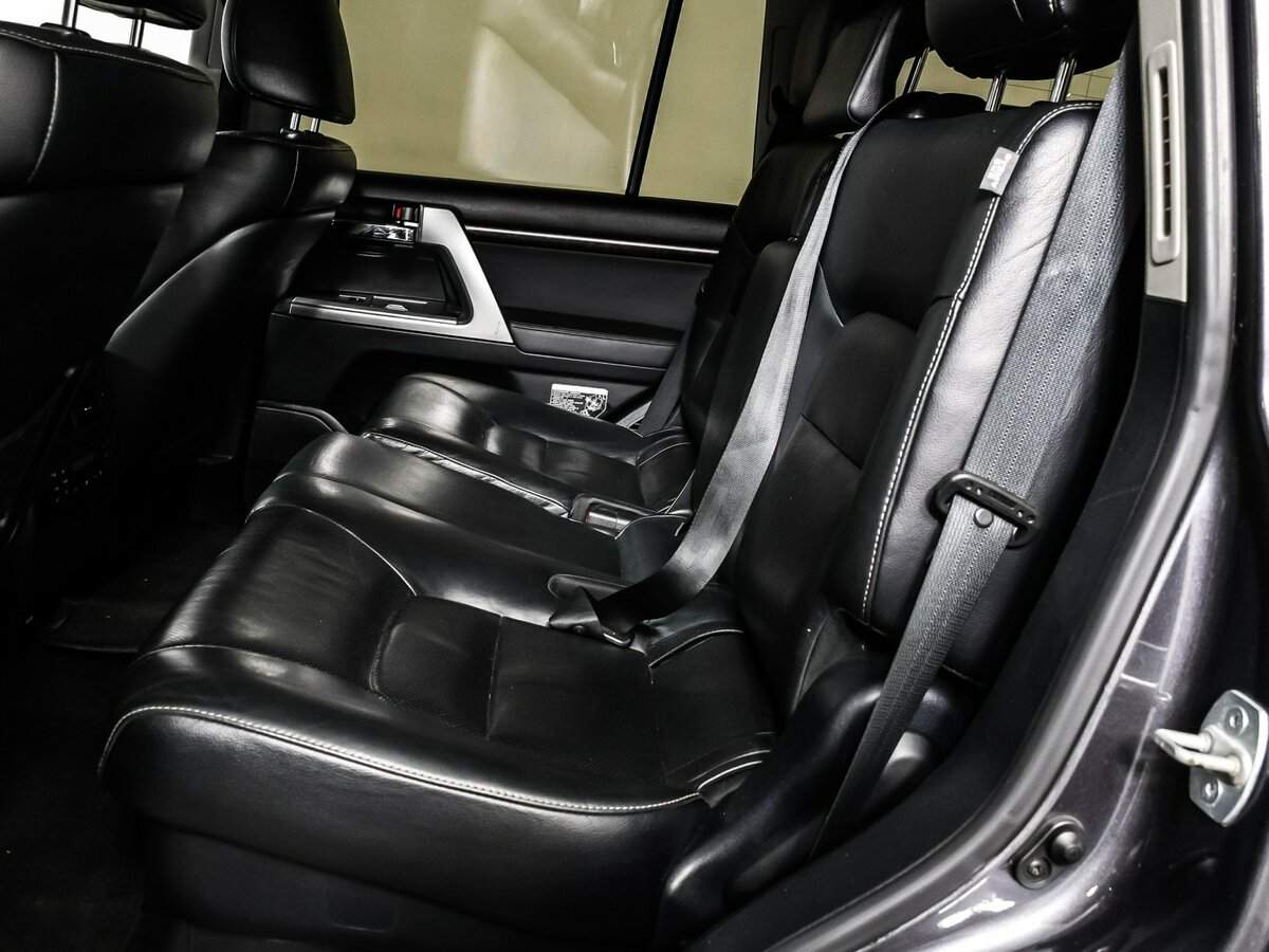 Toyota Land Cruiser с пробегом — 2015 год. Фото: #14