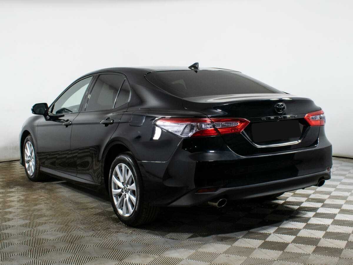 Toyota Camry с пробегом — 2018 год. Фото: #6