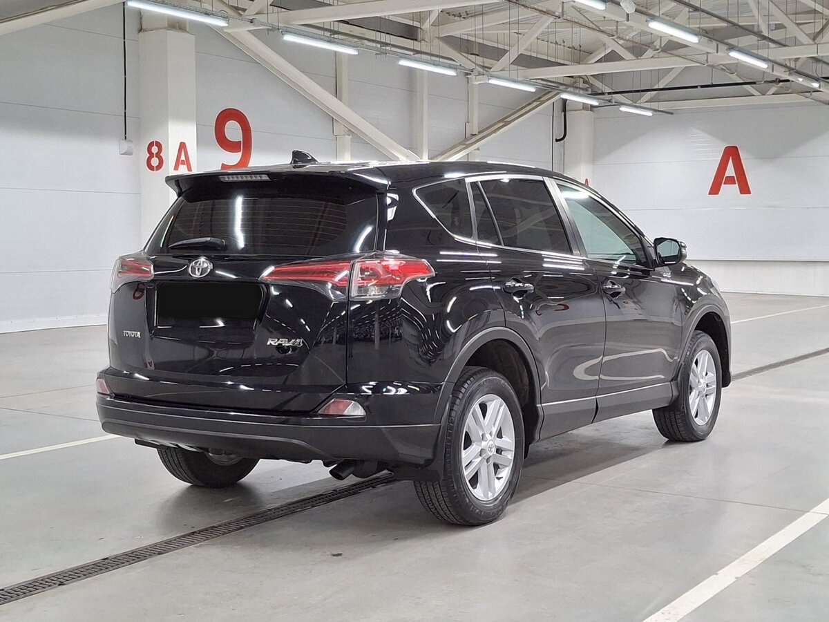 Toyota RAV4 с пробегом — 2019 год. Фото: #4