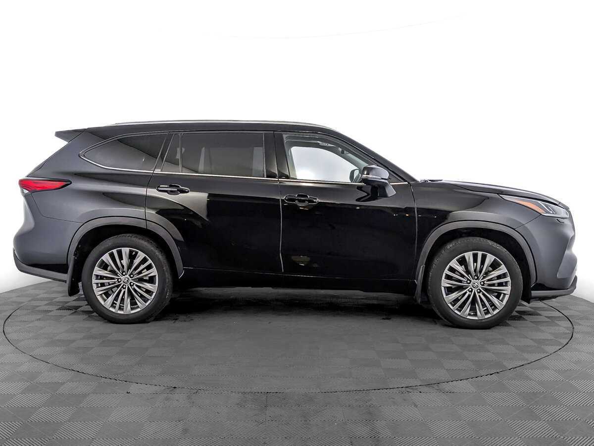 Toyota Highlander с пробегом — 2021 год. Фото: #3