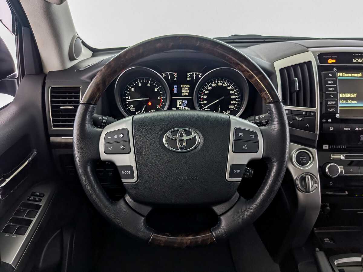 Toyota Land Cruiser с пробегом — 2014 год. Фото: #16