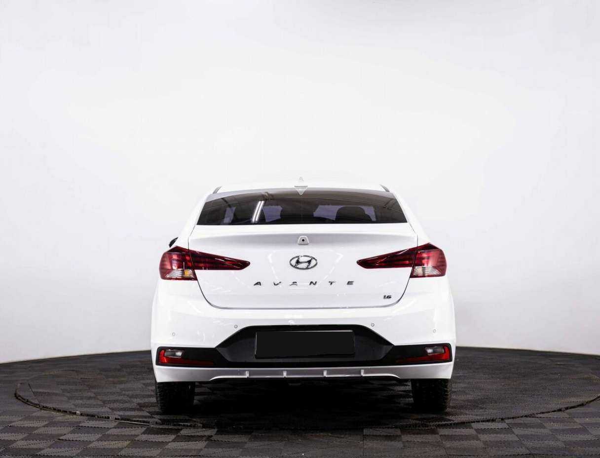 Hyundai Avante с пробегом — 2018 год. Фото: #4