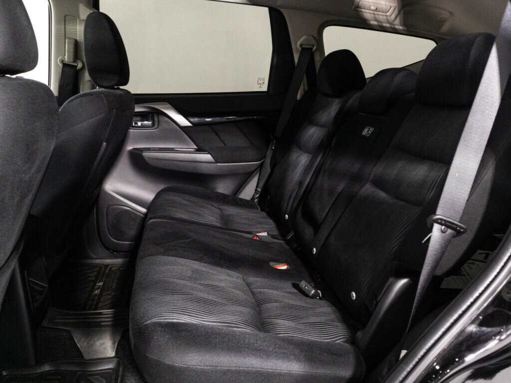 Mitsubishi Pajero Sport с пробегом — 2019 год. Фото: #9