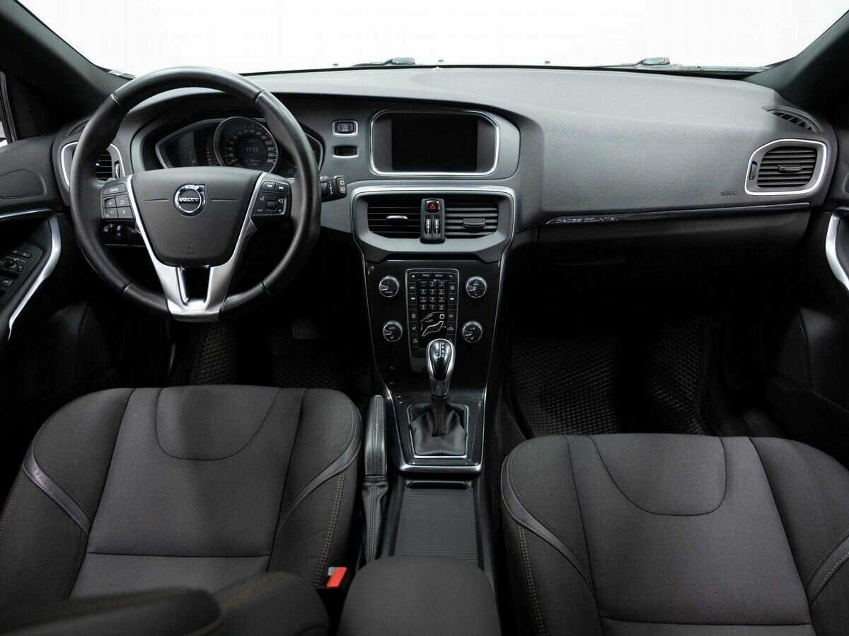Volvo V40 Cross Country с пробегом — 2017 год. Фото: #12