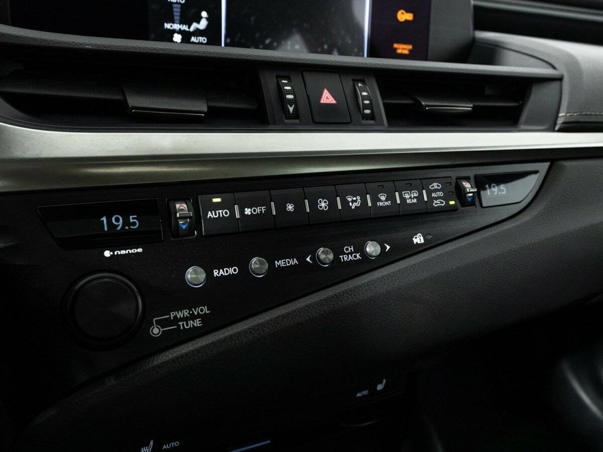 Lexus ES с пробегом — 2018 год. Фото: #17