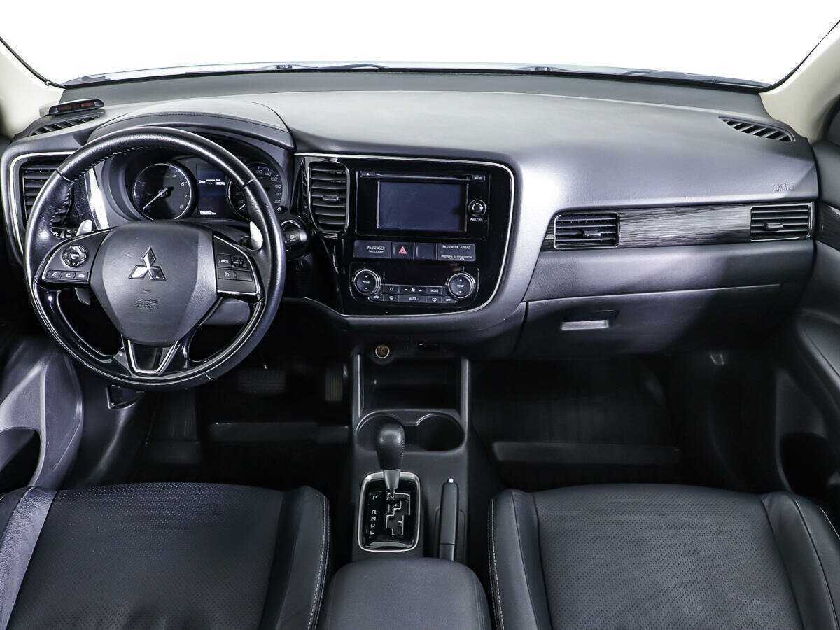Mitsubishi Outlander с пробегом — 2016 год. Фото: #10